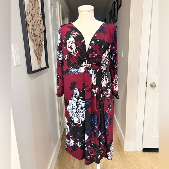 A PEA IN THE POD wine with big floral faux wrap dress with 3/4 sleeves - Picture 2 of 15